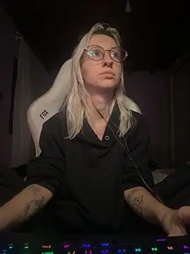 bunnydark00 online show from September 28, 12:05 am