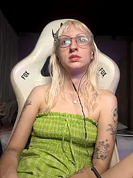 bunnydark00 online show from November 6, 12:55 am