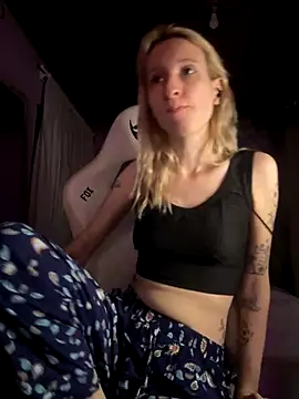 bunnydark00 online show from December 20, 12:40 am