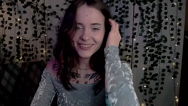 risha laas online show from April 30, 8:37 pm