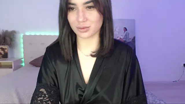 Snapshot of RoxannePure chatting on February 15, 8:11 am RoxannePure online show from February 15, 8:11 am