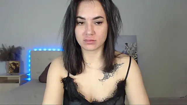 Snapshot of RoxannePure chatting on March 3, 2:04 am RoxannePure online show from March 3, 2:04 am