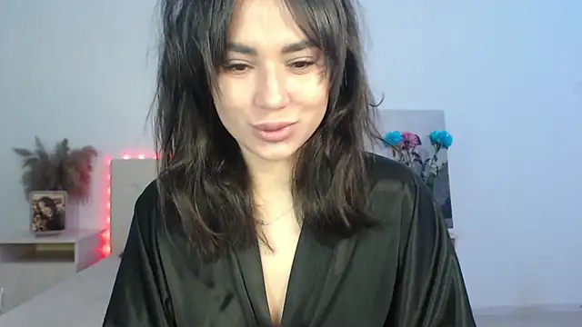 Snapshot of RoxannePure chatting on October 22, 2:56 am RoxannePure online show from October 22, 2:56 am