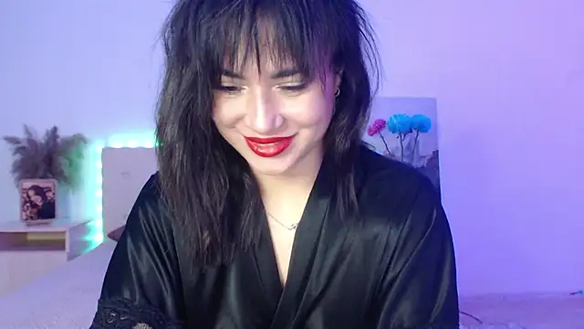 Snapshot of RoxannePure chatting on October 28, 4:27 am RoxannePure online show from October 28, 4:27 am