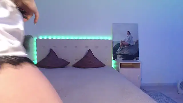 Snapshot of RoxannePure chatting on November 20, 4:23 am RoxannePure online show from November 20, 4:23 am