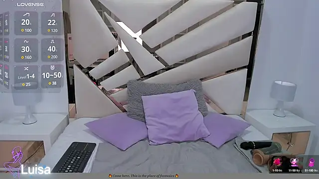 Snapshot of Naughty__Mom chatting on January 8, 12:05 pm Naughty Mom online show from January 8, 12:05 pm