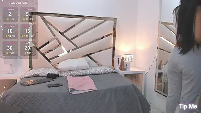 Snapshot of Naughty__Mom chatting on January 15, 12:36 pm Naughty Mom online show from January 15, 12:36 pm