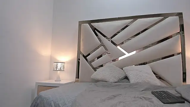 Snapshot of Naughty__Mom chatting on February 18, 8:59 am Naughty Mom online show from February 18, 8:59 am