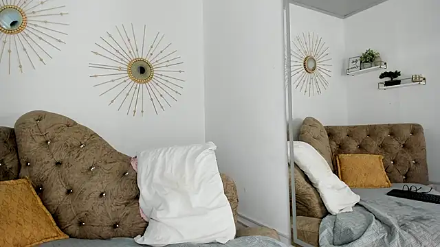 Snapshot of Naughty__Mom chatting on March 2, 6:19 pm Naughty Mom online show from March 2, 6:19 pm