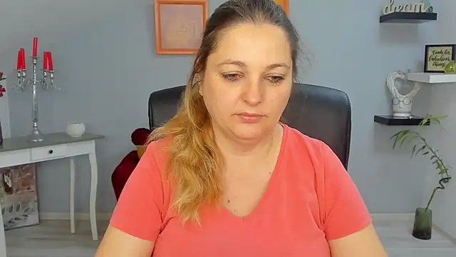 LollaGirl online show from March 21, 4:17 am