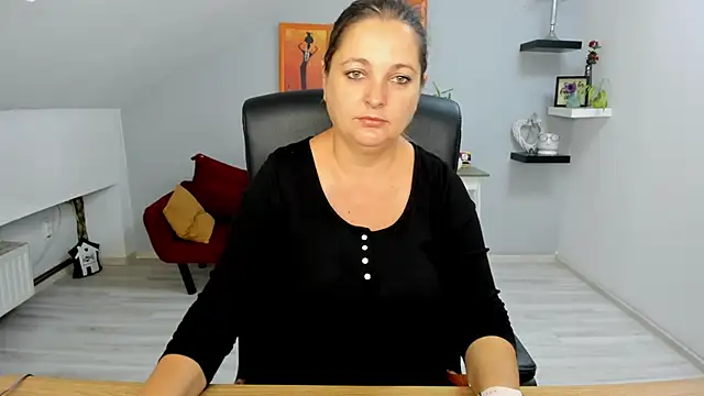 LollaGirl online show from September 23, 3:20 am