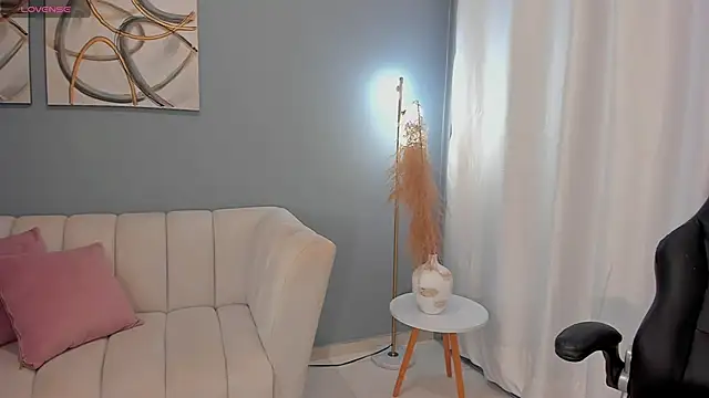 Snapshot of BrookeMiller chatting on March 18, 11:30 am BrookeMiller online show from March 18, 11:30 am