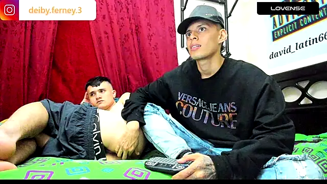 Snapshot of davidlatin66 chatting on December 29, 2:27 am davidlatin66 online show from December 29, 2:27 am