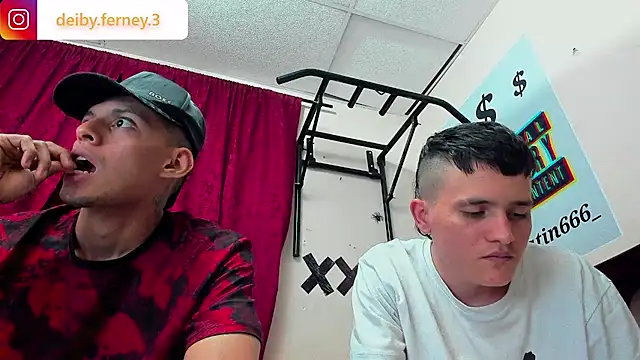 Snapshot of davidlatin66 chatting on February 10, 3:03 am davidlatin66 online show from February 10, 3:03 am