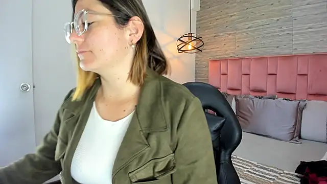 SarahDeyvis online show from October 22, 1:33 pm