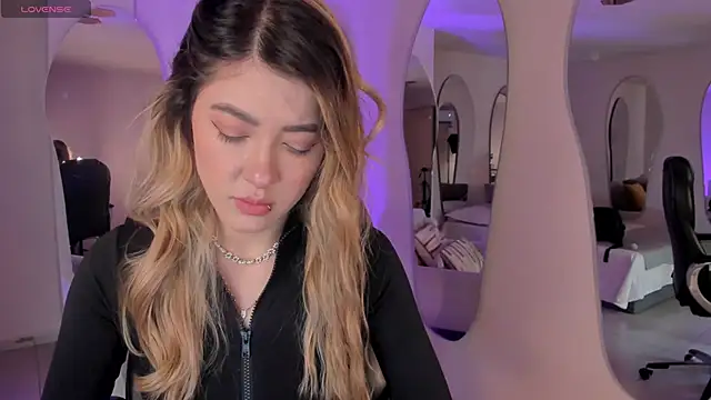 EveBensonX online show from September 25, 7:28 pm