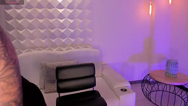 EveBensonX online show from January 6, 12:20 pm