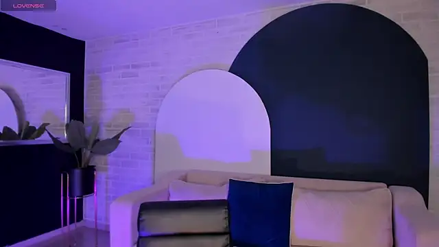 EveBensonX online show from March 25, 7:20 pm