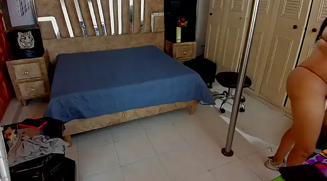 Snapshot of cute_sassy chatting on January 21, 10:30 pm cute sassy online show from January 21, 10:30 pm