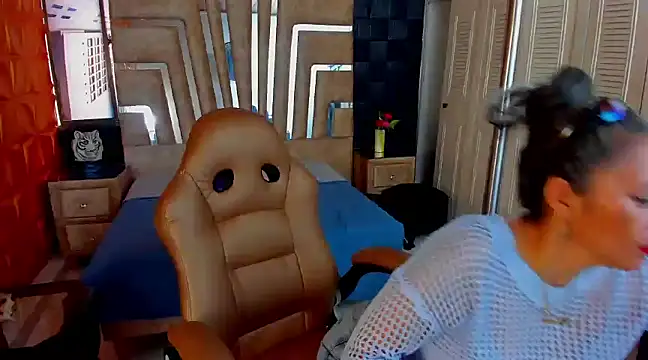 Snapshot of cute_sassy chatting on February 17, 8:58 pm cute sassy online show from February 17, 8:58 pm