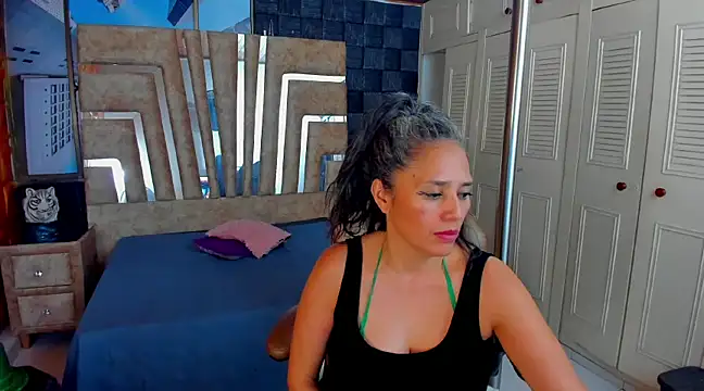 Snapshot of cute_sassy chatting on March 21, 9:01 pm cute sassy online show from March 21, 9:01 pm