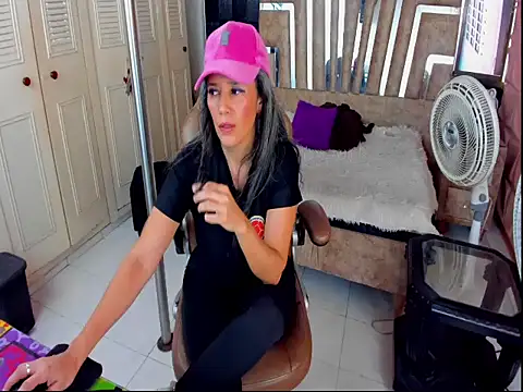 Snapshot of cute_sassy chatting on September 9, 4:39 pm cute sassy online show from September 9, 4:39 pm