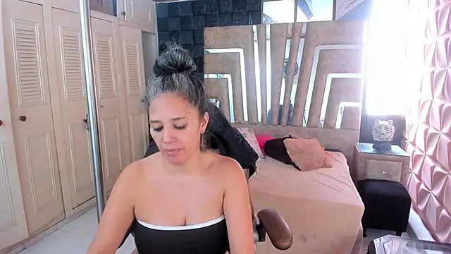 cute sassy online show from November 22, 2:05 pm