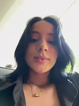 Snapshot of Ale_Lewis chatting on March 3, 9:05 pm Ale Lewis online show from March 3, 9:05 pm