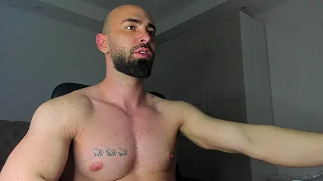 MichaelMasterss online show from April 24, 8:33 pm