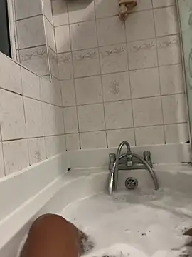 Snapshot of bigbrown- chatting on December 27, 6:31 pm bigbrown- online show from December 27, 6:31 pm