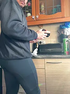 Snapshot of bigbrown- chatting on March 12, 4:13 pm bigbrown- online show from March 12, 4:13 pm