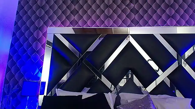 victoriaa lee  online show from November 8, 8:40 pm