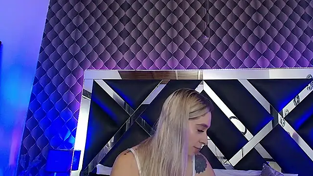 victoriaa lee  online show from November 20, 7:02 pm