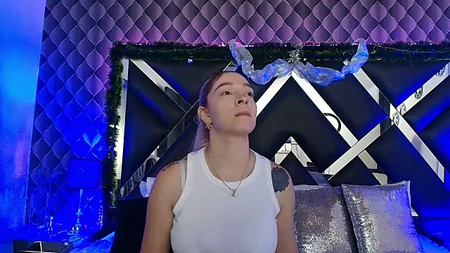 victoriaa lee  online show from December 15, 6:56 pm