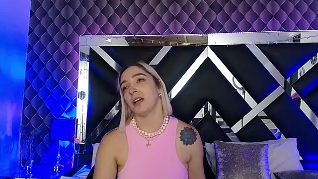 victoriaa lee  online show from June 5, 8:36 pm