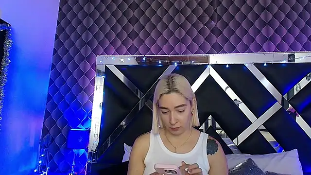 victoriaa lee  online show from July 27, 7:21 pm