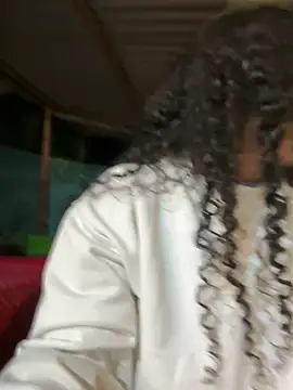 Snapshot of serena_willow chatting on May 8, 12:05 am serena willow online show from May 8, 12:05 am