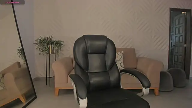 RenataReyes online show from March 29, 5:35 pm