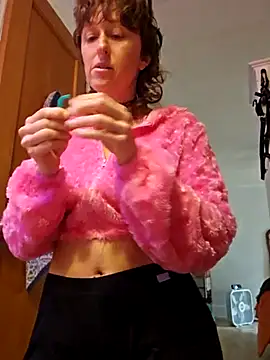 Snapshot of mossy_kiss chatting on February 15, 7:50 pm mossy kiss online show from February 15, 7:50 pm