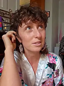 Snapshot of mossy_kiss chatting on October 8, 6:27 pm mossy kiss online show from October 8, 6:27 pm