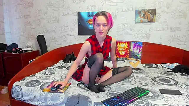 Snapshot of KagamiTayga chatting on February 2, 8:35 am KagamiTayga online show from February 2, 8:35 am