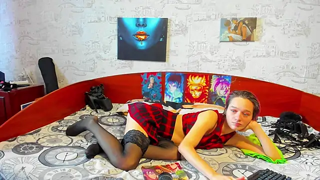 Snapshot of KagamiTayga chatting on February 6, 8:29 am KagamiTayga online show from February 6, 8:29 am