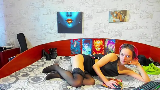 Snapshot of KagamiTayga chatting on February 10, 8:31 am KagamiTayga online show from February 10, 8:31 am