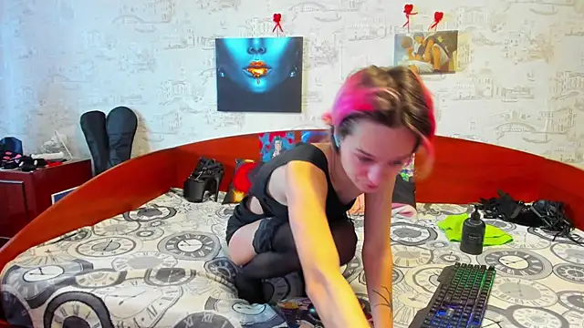 Snapshot of KagamiTayga chatting on February 15, 8:00 am KagamiTayga online show from February 15, 8:00 am