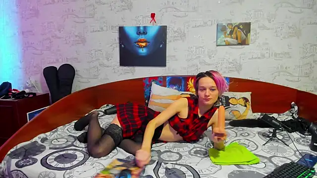 Snapshot of KagamiTayga chatting on February 27, 8:17 am KagamiTayga online show from February 27, 8:17 am