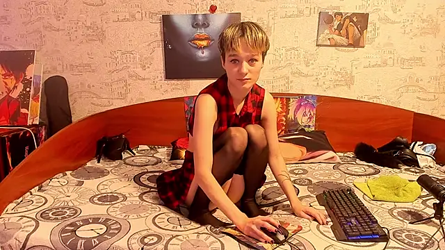 Snapshot of KagamiTayga chatting on October 1, 8:31 am KagamiTayga online show from October 1, 8:31 am