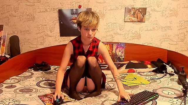 Snapshot of KagamiTayga chatting on October 10, 2:21 am KagamiTayga online show from October 10, 2:21 am