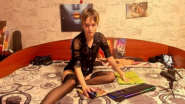 Snapshot of KagamiTayga chatting on October 18, 2:58 am KagamiTayga online show from October 18, 2:58 am