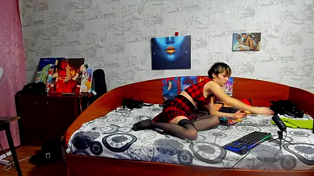 Snapshot of KagamiTayga chatting on November 9, 2:32 am KagamiTayga online show from November 9, 2:32 am