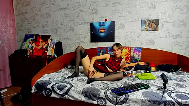 Snapshot of KagamiTayga chatting on November 9, 2:37 pm KagamiTayga online show from November 9, 2:37 pm